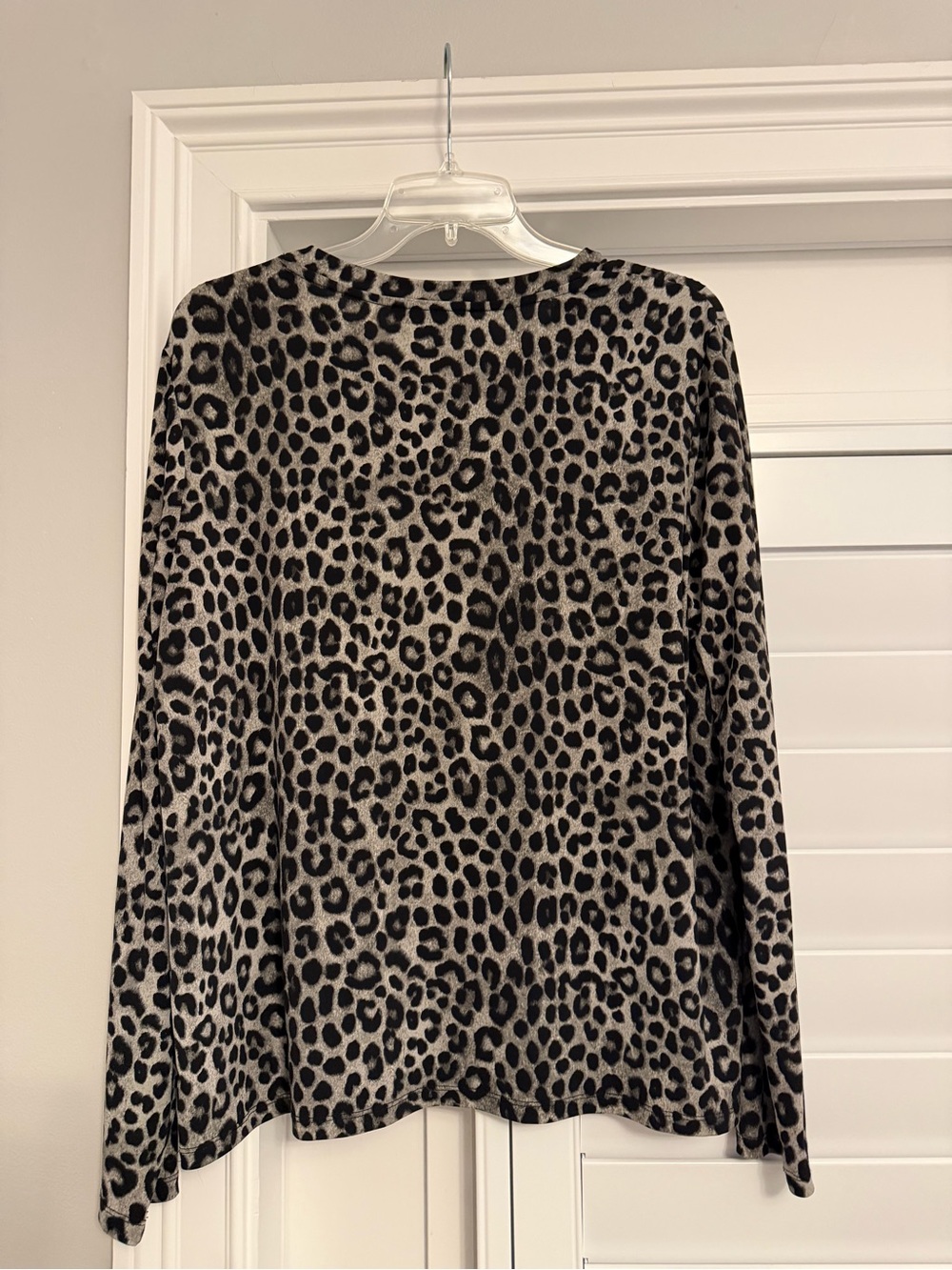 Michael Kors Black and Gray Leopard Print Women's Long Sleeve Top-Size XL - Picture 2 of 3